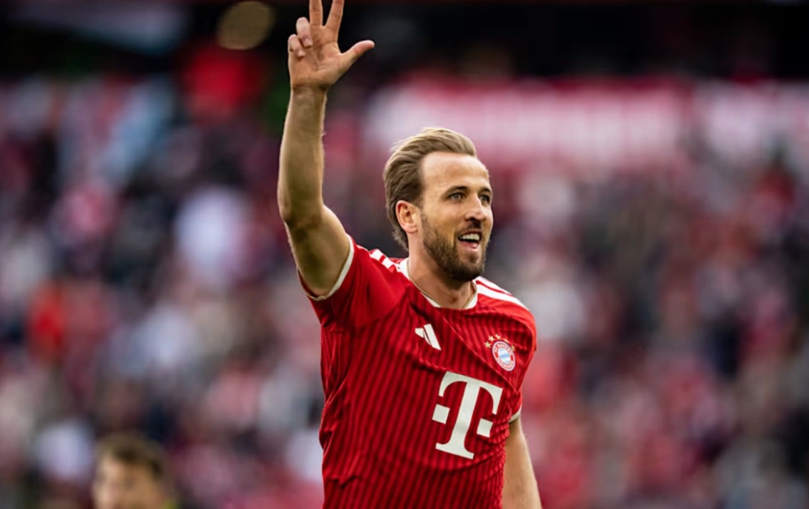 Kane lập cú đúp tạo bàn thắng thứ hai ở phút 87, đưa tỷ số lên 3-2